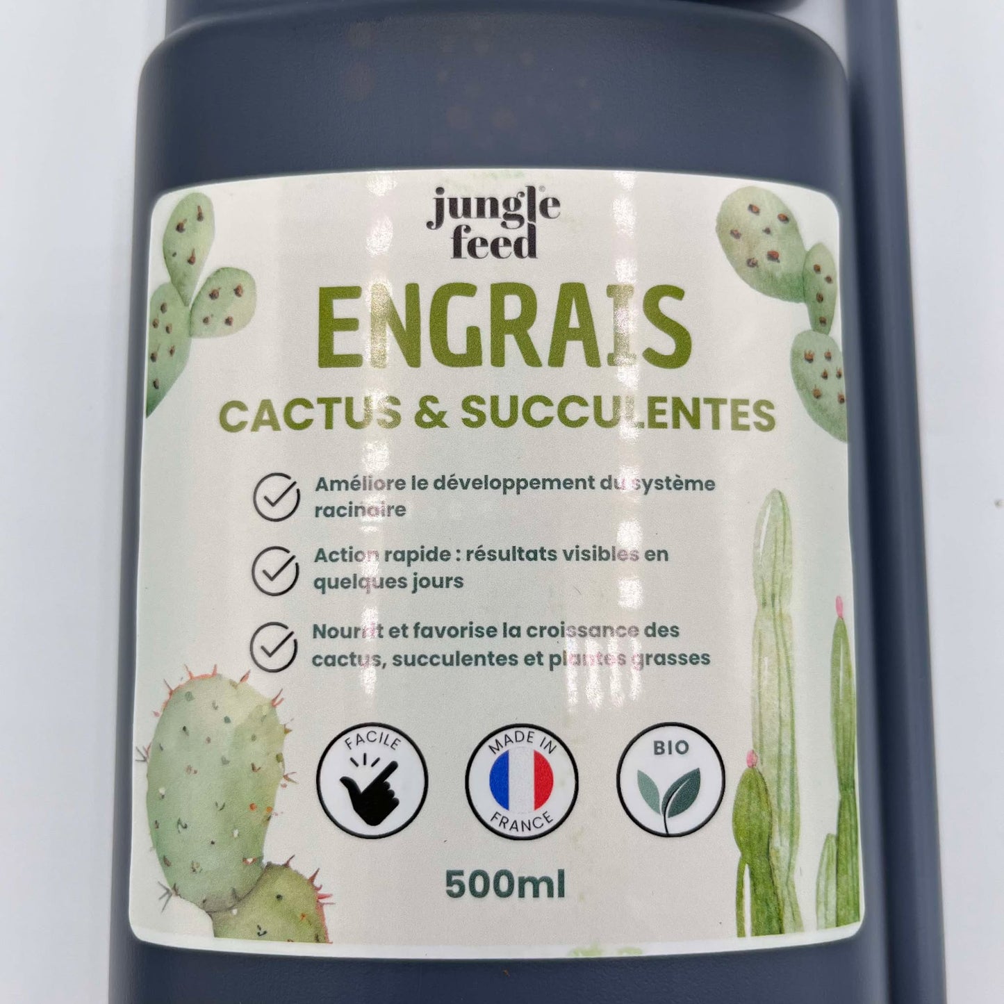 etiquette de la bouteille d'engrais liquide pour cactus et succulentes