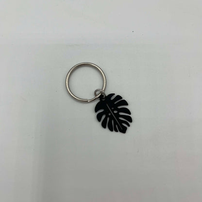 mini porte cle monstera couleur noir sur un fond blanc